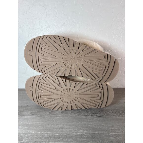 UGG DISQUETTE Platform SLIPPER Women’s 9 40 Sand Sheepskin Platform SLIDE Shoe - Picture 8 of 8